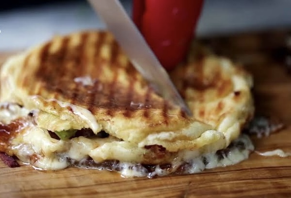Bazlama Ekmeğinde Karışık Tost