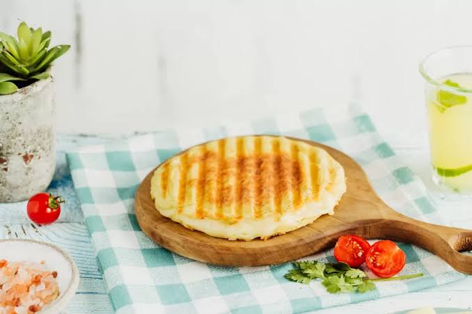 Bazlama Ekmeğinde Kaşarlı Tost