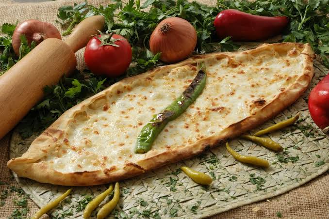 Kaşarlı Pide 