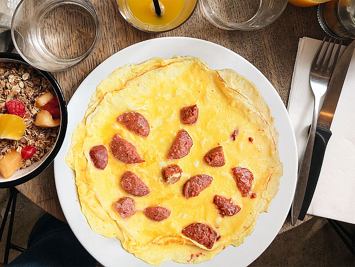 SUCUKLU OMLET
