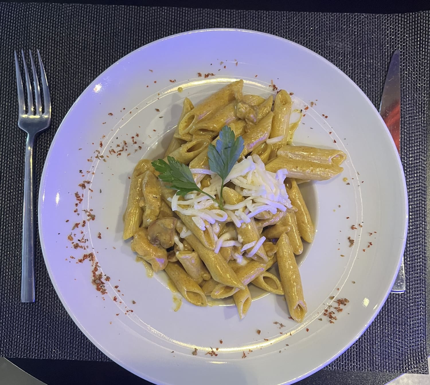 KÖRİLİ TAVUKLU PENNE
