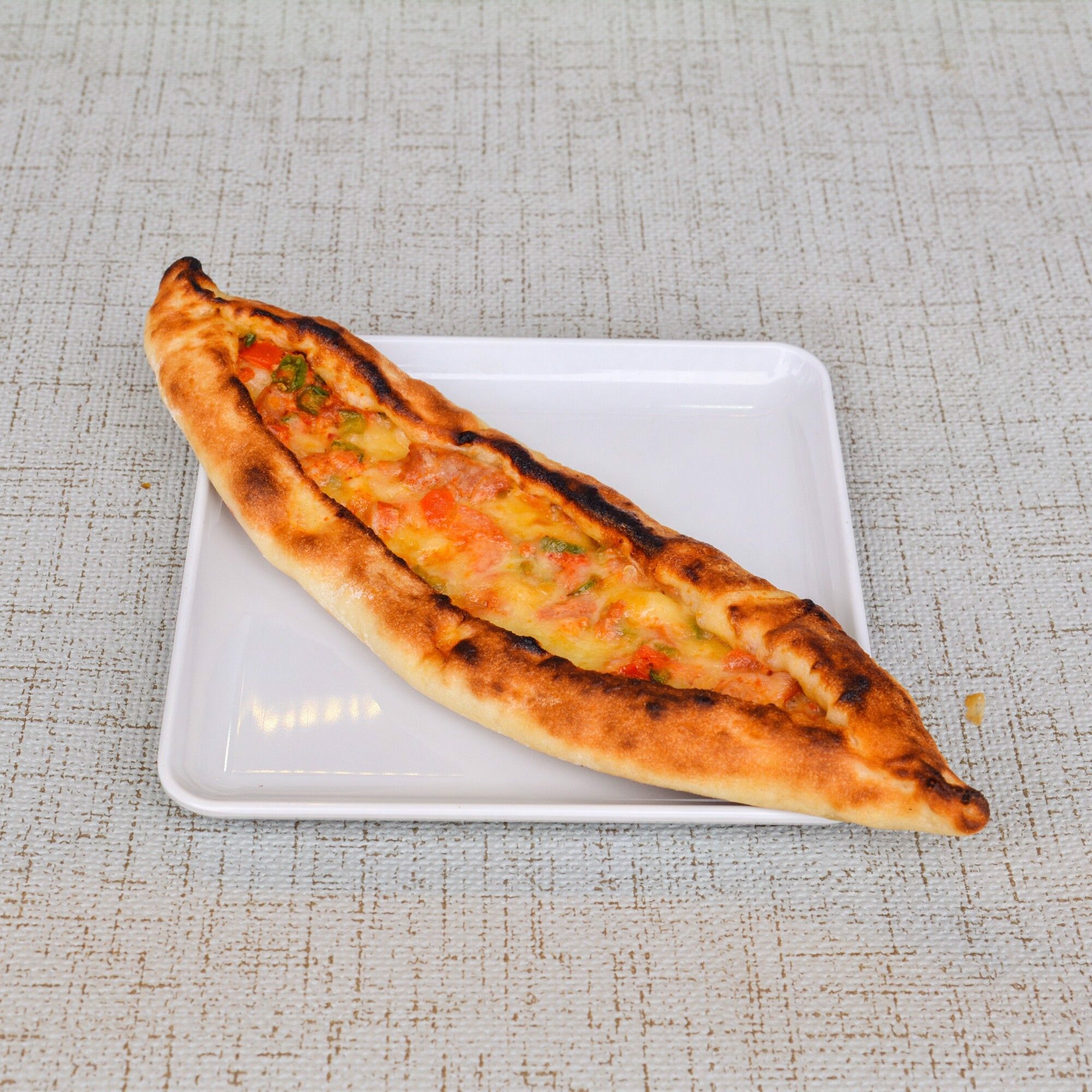 Sucuklu Yumurtalı Pide