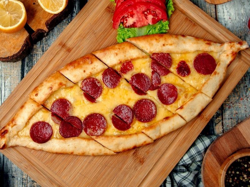 KAŞARLI SUCUKLU PİDE
